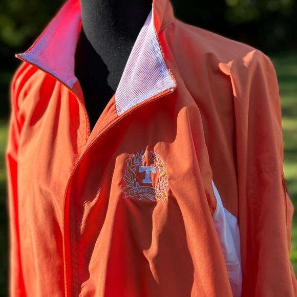 University of Tennessee Castle’s Sport Vintage Collegiate Power T Windbreaker 🍊 - Picture 9 of 16